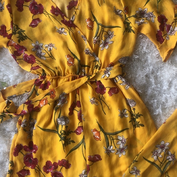 BRIGHT FLORAL JUMPSUIT SIZE SMALL 🌺☀️☀️ - Picture 4 of 8